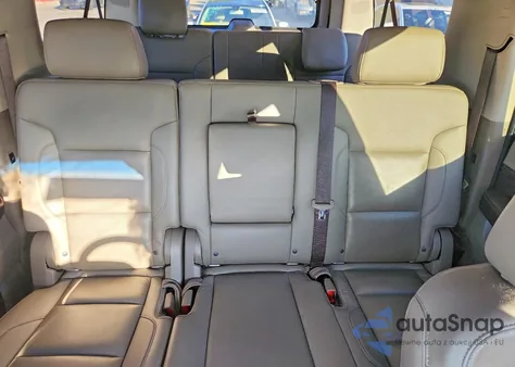 2020 Chevrolet Suburban C1500 Premier z USA, uszkodzony, nr VIN 1GNSCJKC2LR196026